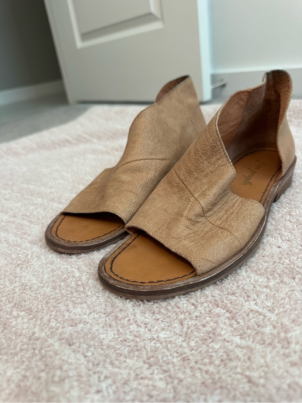 Free People Mont Blanc Asymmetrical Tan Leather Sandals Flat D'Orsay - Picture 2 of 4
